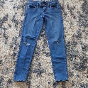 Skinny Blue Jeans with Knee Distressing